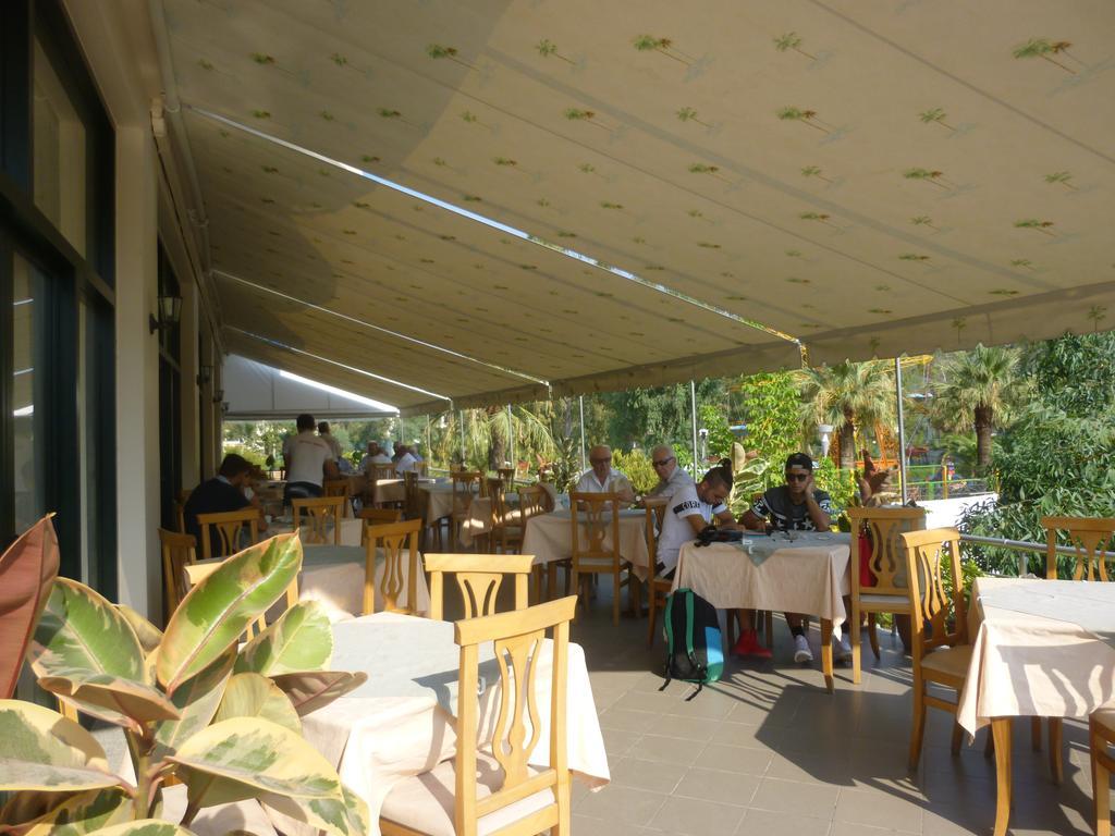 Hotel Rossi Vlorë Extérieur photo
